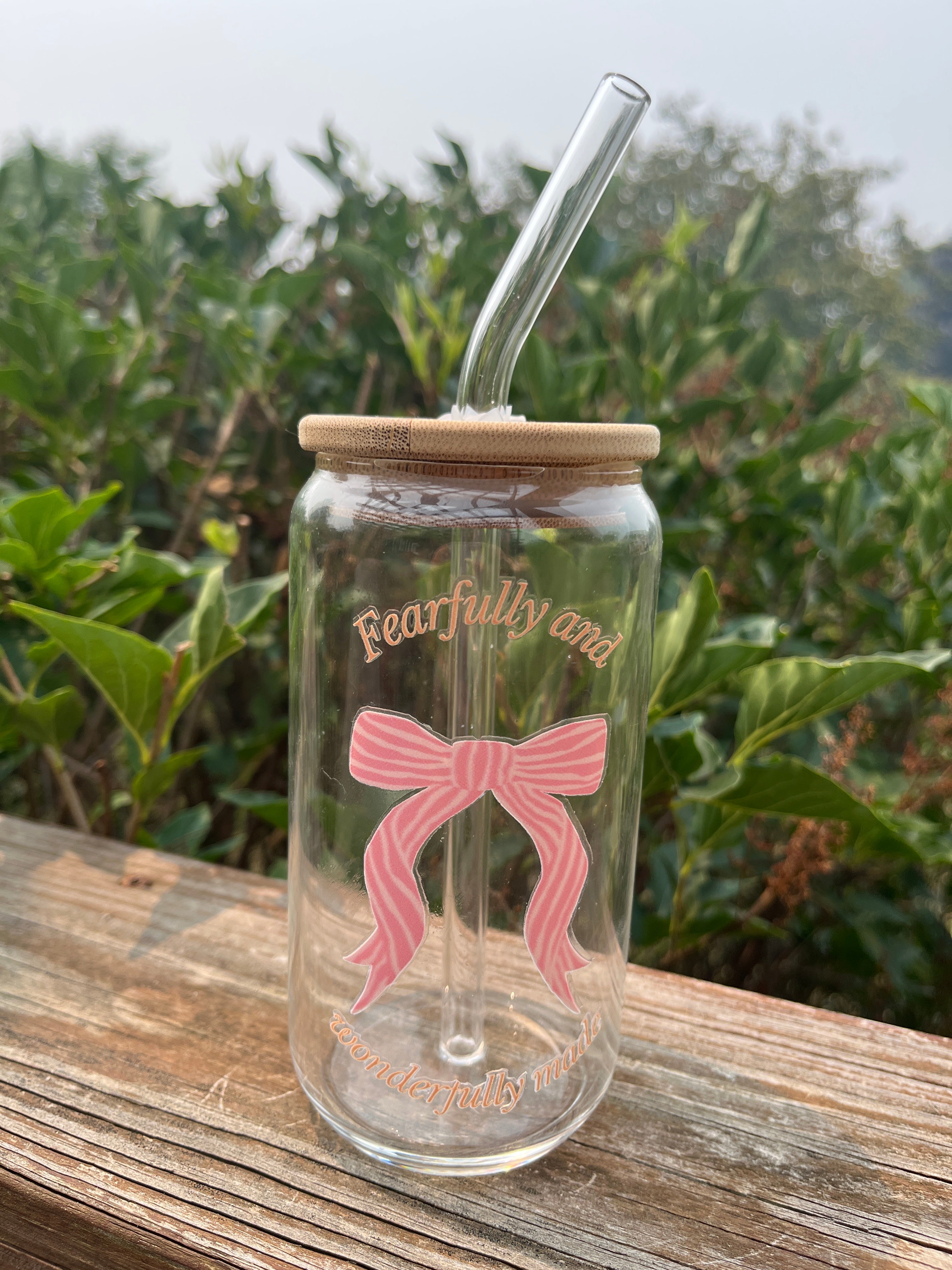 Bow Sipper Glass
