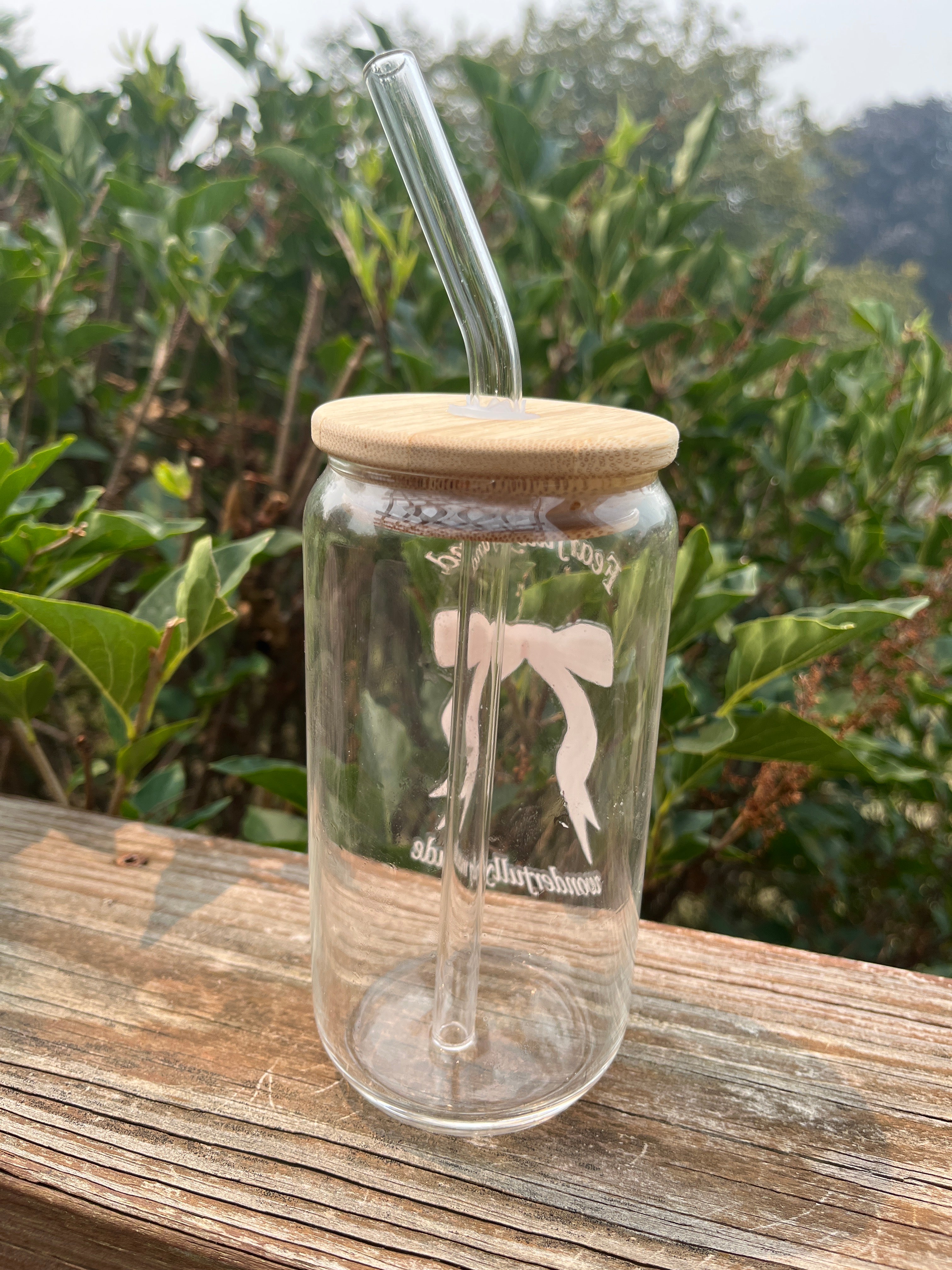 Bow Sipper Glass
